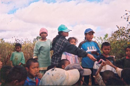 Les enfants Rabaraona, bénévoles