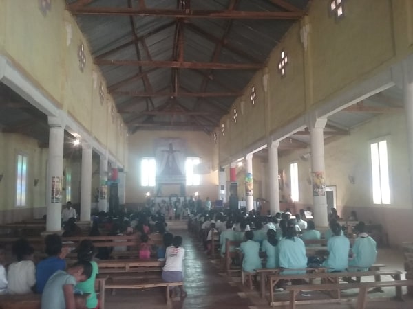 L'intérieur de l'église St Pierre et Paul de Fiakarana