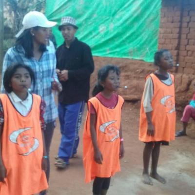 Départ de la course à la cuillères des filles
