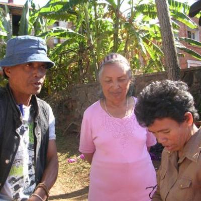 Les têtes pensantes (Dady Rabaraona, Valy  Rakotoarivony et Mita Rabaraona)